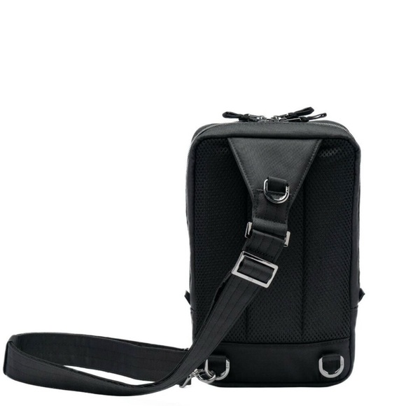 Lug Tailback Sling Bag-Brushed Black-NWT - Picture 2 of 11